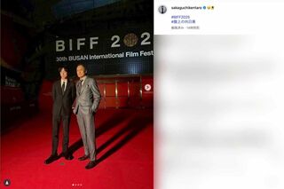 渡辺謙とともに「第30回釜山（プサン）国際映画祭」開幕式のレッドカーペットに登場した坂口健太郎（坂口のインスタグラムより）