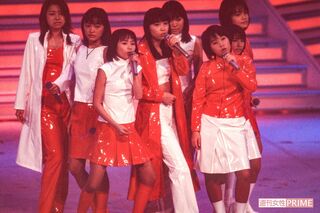 '98年、NHK紅白歌合戦の『モーニング娘。』。センターは安倍なつみ、飯田圭織と務めた