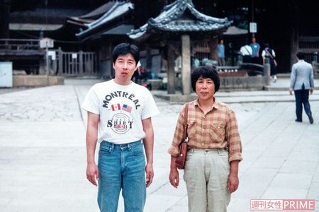 発病後、時間を見つけて息子の賢一さんを旅行に連れ出していた