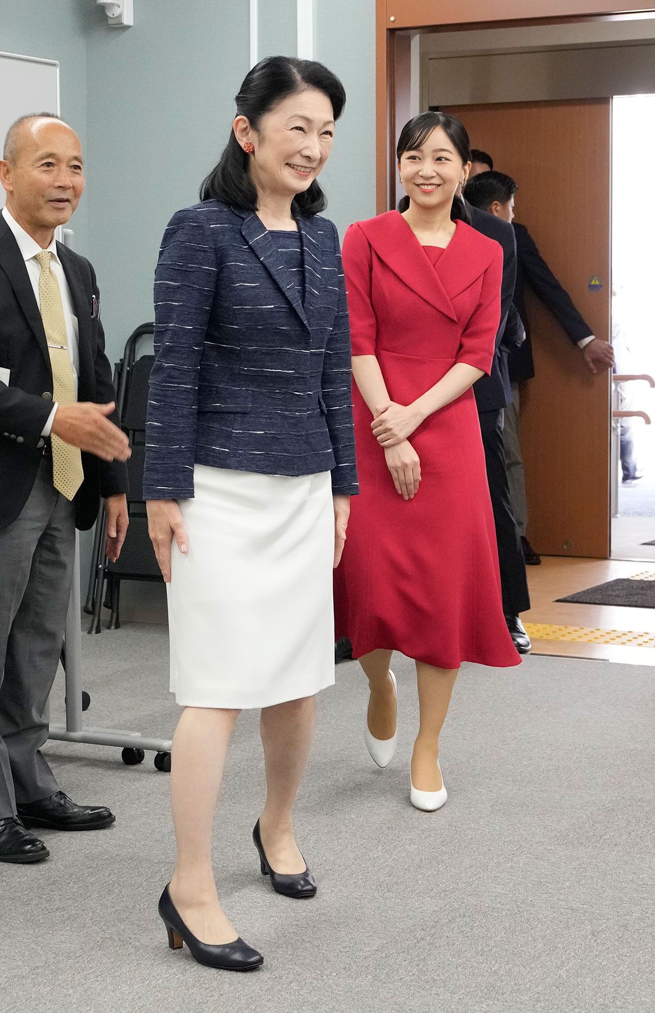 6月13日、茨城県にある筑波技術大学を訪問された紀子さまと佳子さま