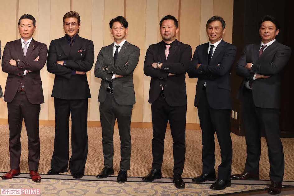 左から、福岡ソフトバンクホークスの小久保裕紀監督、北海道日本ハムファイターズの新庄剛志監督、オリックス・バファローズの岸田護監督、東北楽天ゴールデンイーグルスの三木肇監督、埼玉西武ライオンズの西口文也監督、千葉ロッテマリーンズのサブロー監督