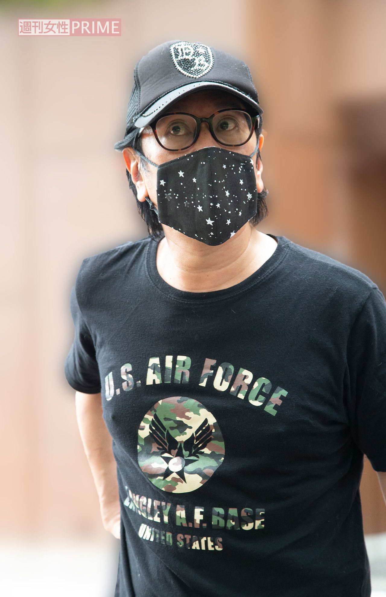 取材に応じる川崎麻世（2021年）