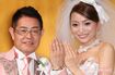 '12年3月、埼玉県越谷市のホールで開催された加藤茶&綾菜の結婚披露宴。綾菜は神田うのがプロデュースしたウェディングドレスを着用