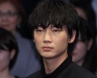 綾野剛マザコン疑惑、時間ができると母親のもとに帰る