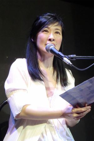 講演を行う際は、著作絵本『ずっとつながってるよ』の読み聞かせも行う。感情を抑えた語りは、人々を物語の中にすっと引き込み、涙する人もいるほどだ