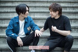 左から平間壮一、柿澤勇人　撮影／廣瀬靖士