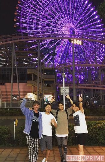 メジャーデビュー前、初めて4人がそろったときの思い出の写真