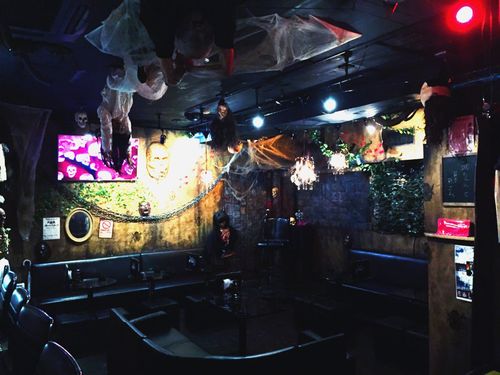 背筋も凍る怪談話で、熱帯夜もひんや～り／怪談ライブ BARスリラーナイト六本木