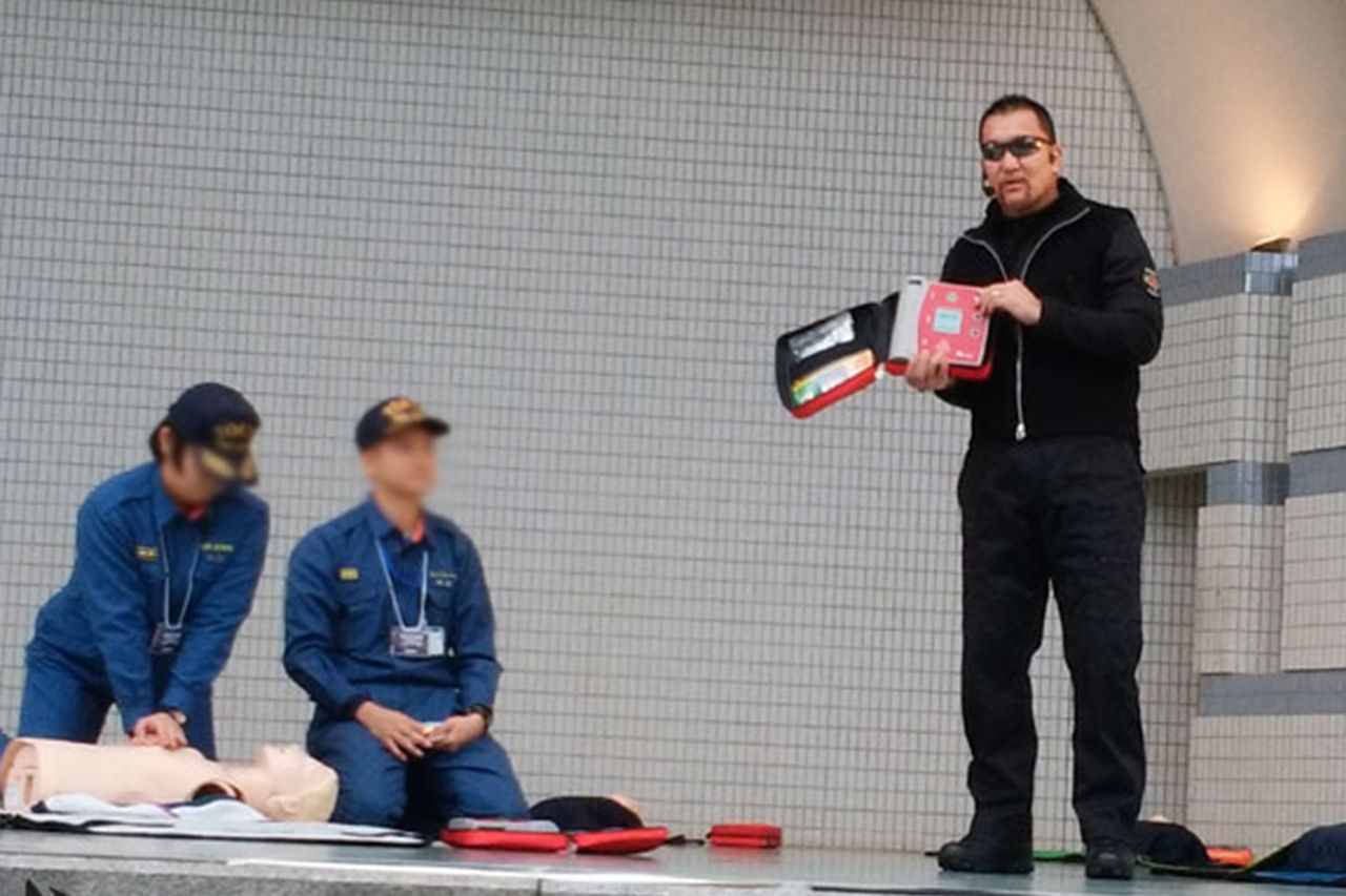 代々木公園『トラックフェスタTOKYO 2016』で東京消防庁、渋谷消防署協力のもと『蝶野正洋AED講座』開催　写真提供：アリストトリスト