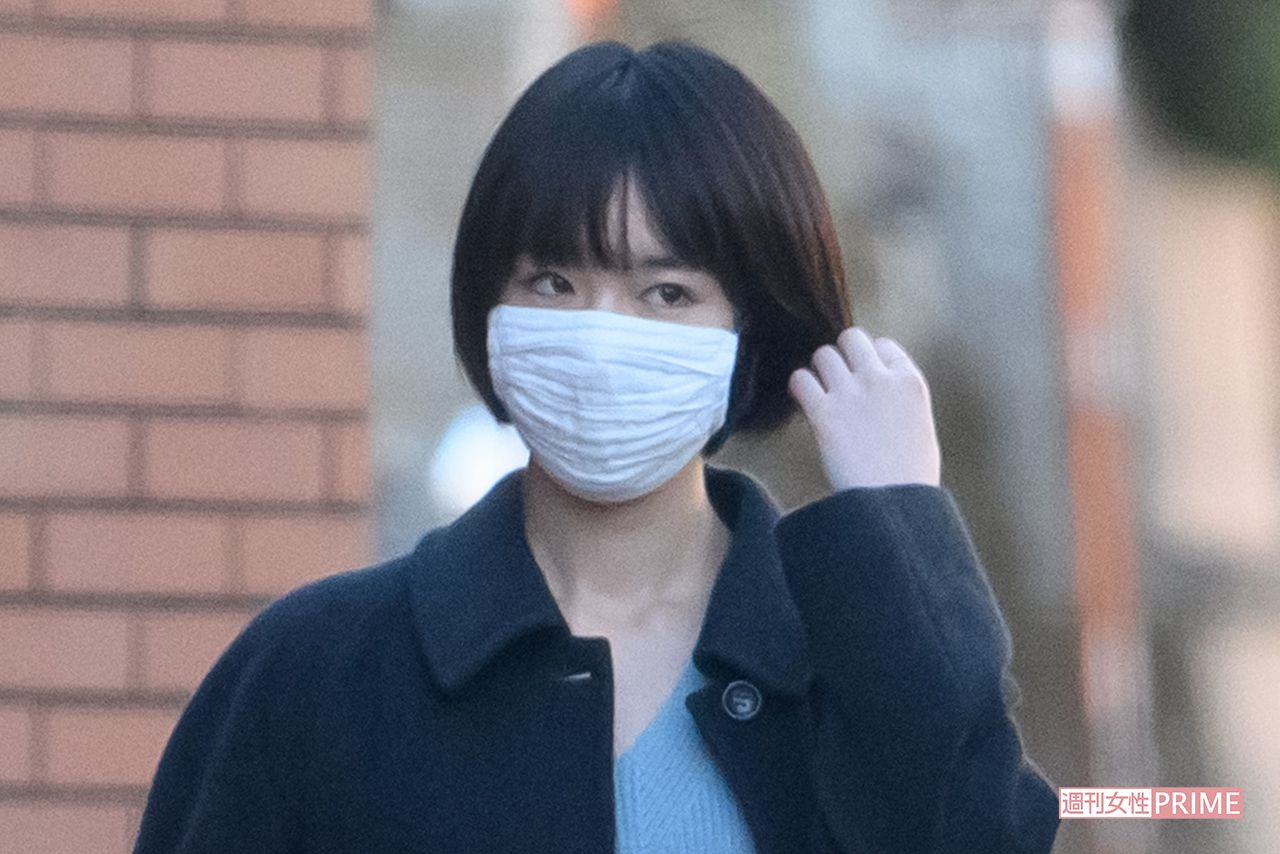 昨年12月中旬の朝、通勤する唐田えりか