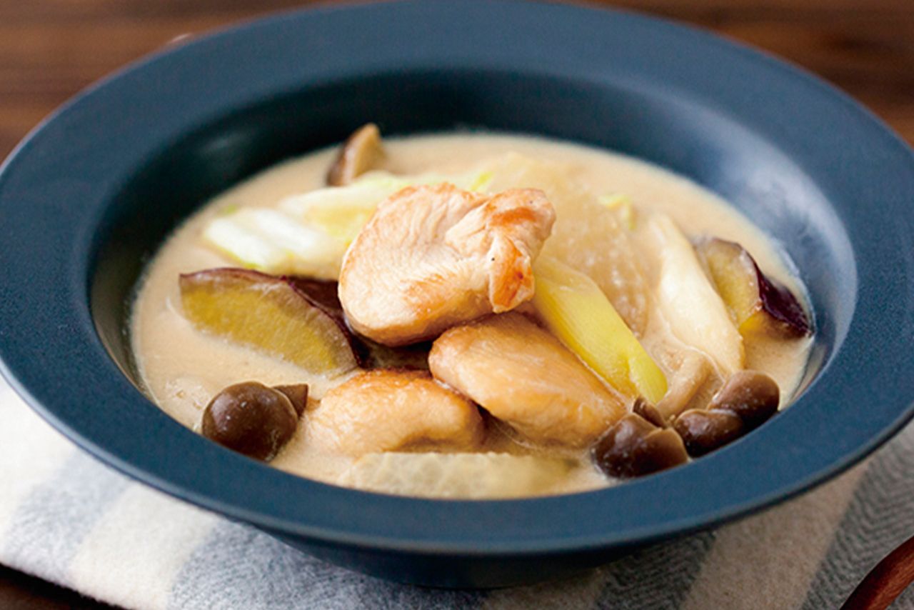 みそ風味の温たまふわとろ豆乳スープ