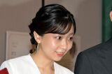 佳子さま、耳元で揺れる「3800円の友禅染イヤリング」が話題…“佳子さま売れ”に…