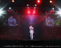 夢か幻か――ホログラフィック公演でX JAPANのhideが熱唱！