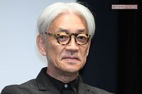 中谷美紀や鶴田真由との交際報道もあった“モテ男”坂本龍一さん トラブルが起きなかった背景には前妻・矢…