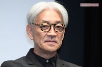中谷美紀や鶴田真由との交際報道もあった“モテ男”坂本龍一さん　トラブルが起きなかった背景には前妻・矢…