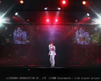 夢か幻か――ホログラフィック公演でX JAPANのhideが熱唱！