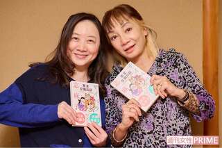 西原理恵子さん（左）、岩井志麻子さん
