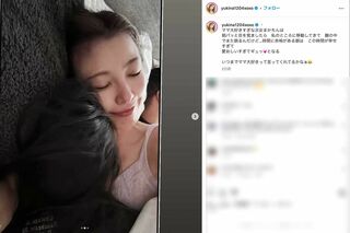 次女・茉叶菜（まかな）ちゃんの寝顔写真をアップした木下優樹菜。背後には男性の後頭部も（本人のインスタグラムより）