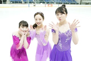 リンクに集結する本田三姉妹（本田真凜、本田望結、本田紗来）「au5G × Figure Skating」プレスリリースより