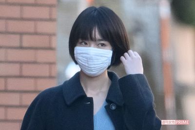 昨年12月中旬の朝、通勤する唐田えりか