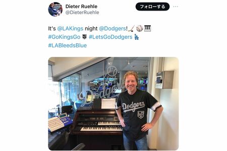 粋な選曲のオルガン演奏で球場を盛り上げているディーター・ルール氏（本人のXより）