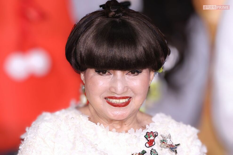 黒柳徹子が公開した“93歳の地毛姿”に驚愕「ウィッグがなくても十分素敵」舞台裏で見せた意外すぎる素顔