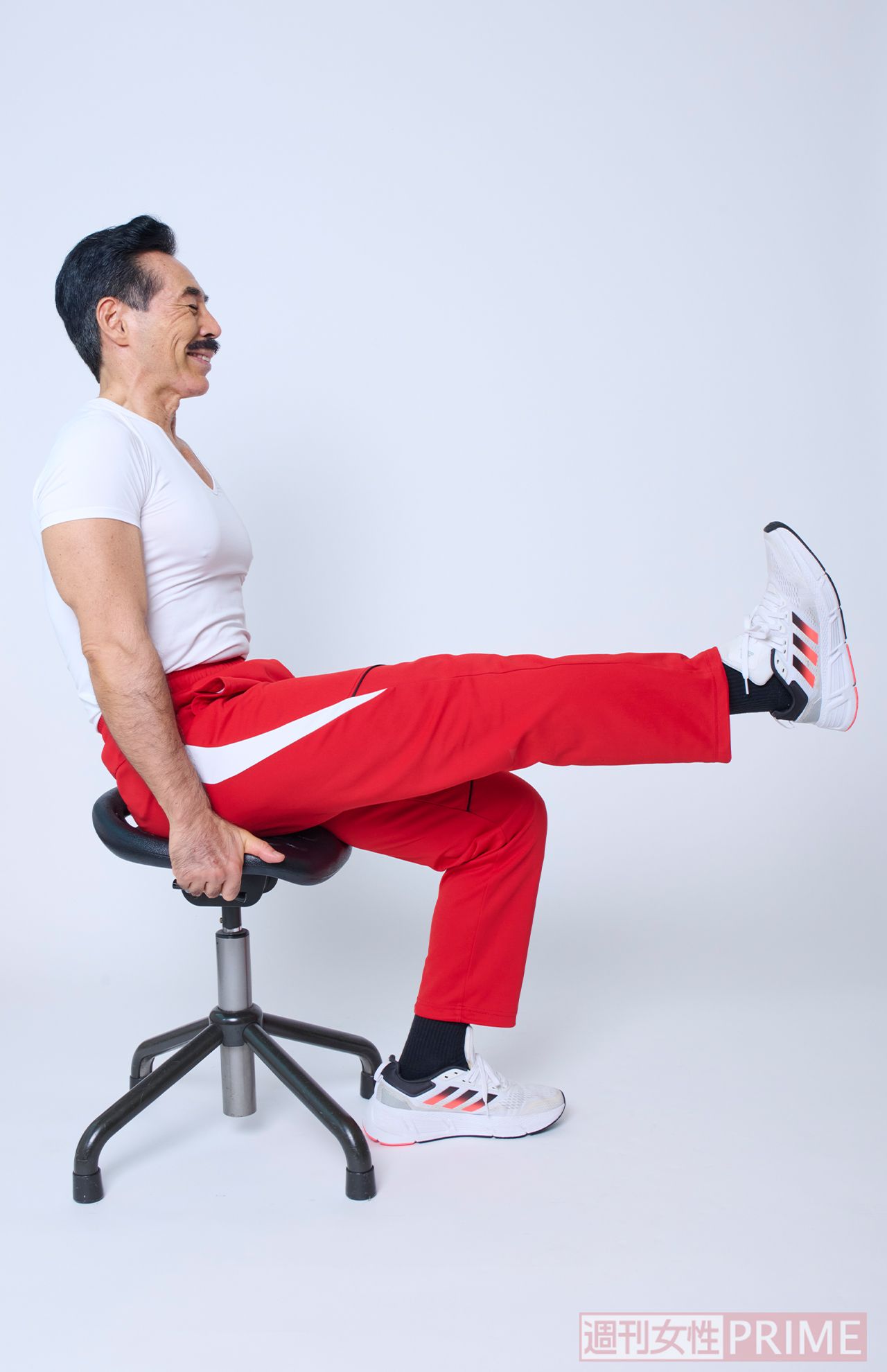 【本山式筋トレ】ももUP＆DOWN　撮影／山田智絵