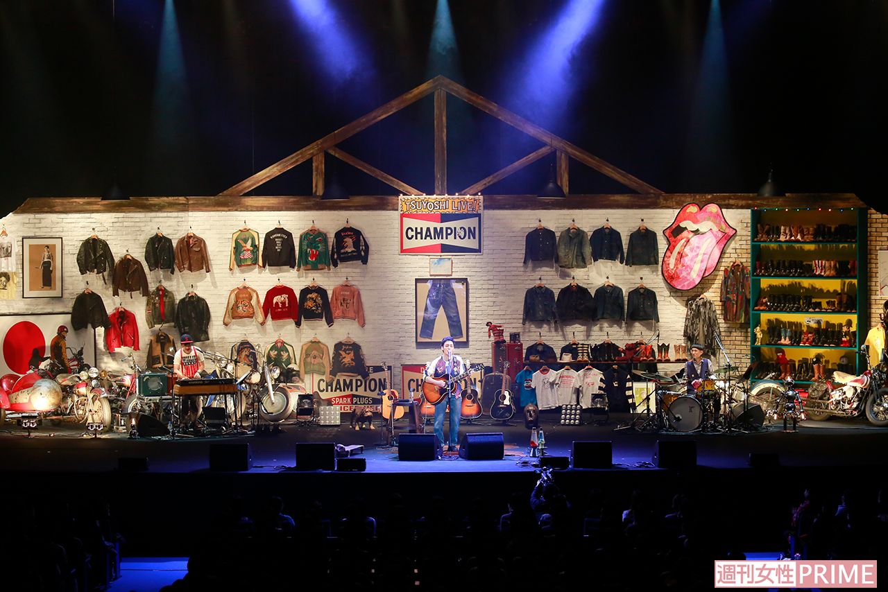 ステージには200万円のジーンズや愛用のバイク、稲垣吾郎からもらったというTシャツなども