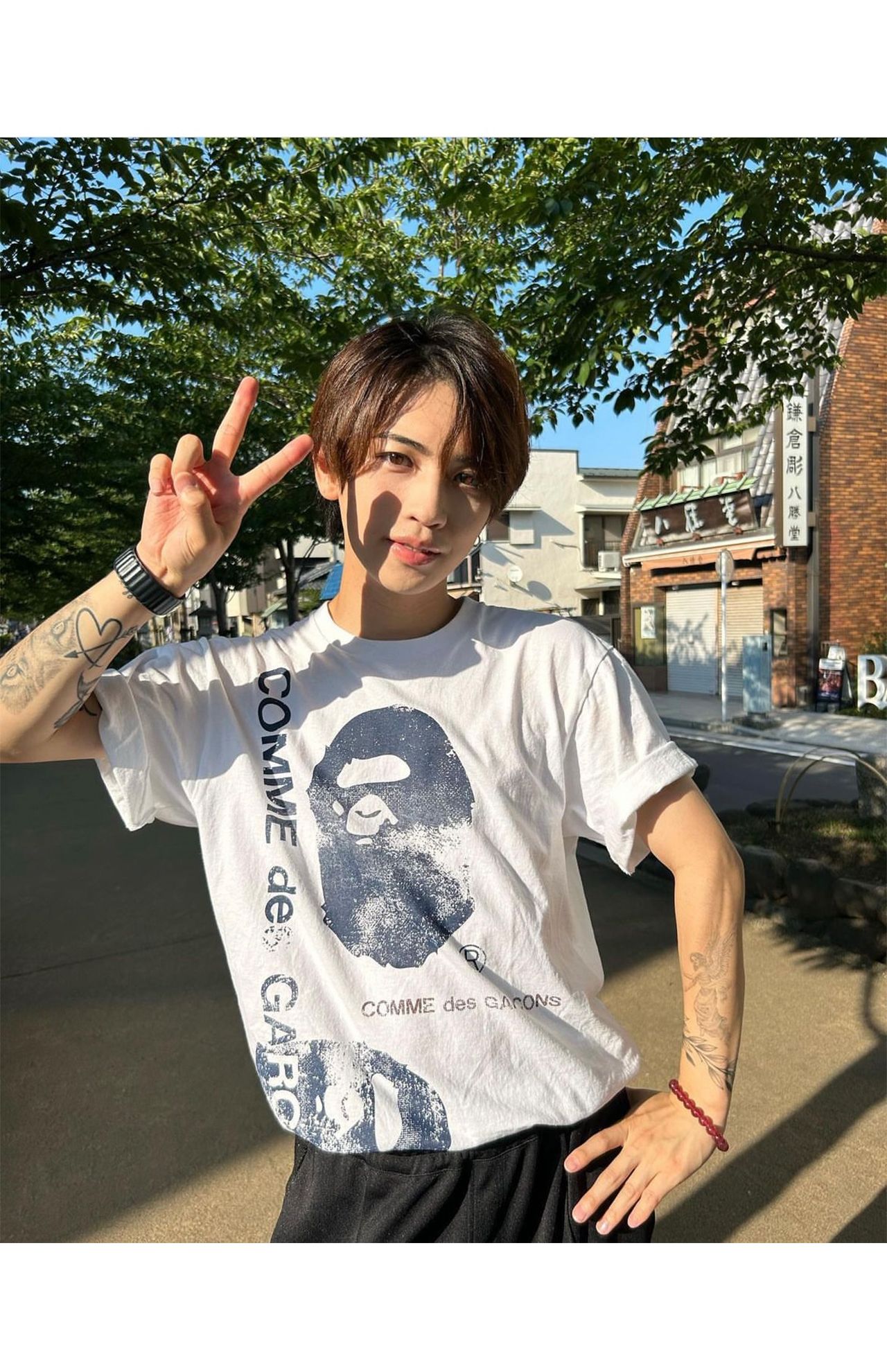 7月、右腕には、ハートのモチーフの横に虎のようなものが見える（岩橋玄樹公式インスタグラムより）