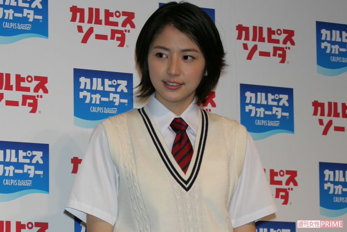 『カルピス』発表会に登場した長澤まさみ（2005年）