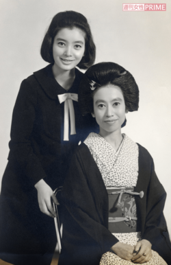 モデルとして活躍していたころの母とのツーショット（'66年）