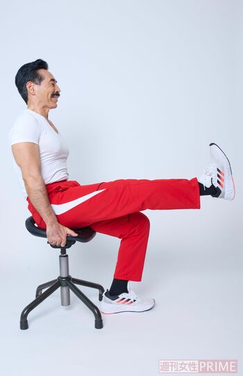 【本山式筋トレ】ももUP＆DOWN　撮影／山田智絵