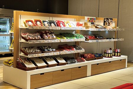 売店にはオリジナルグッズや納豆・豆腐、笠間焼などお土産がいっぱい！宝探し気分で楽しめる