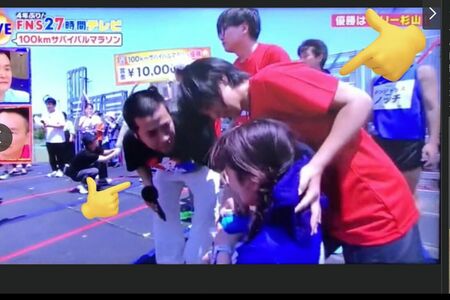 ネットで拡散されている、『FNS27時間テレビ』100キロマラソンゴール後に倒れ込む井上咲楽の様子。片岡安祐美も介抱に（SNSより）