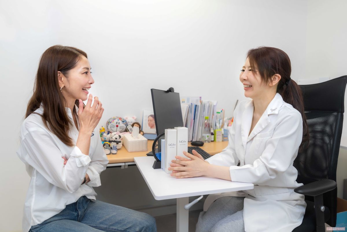 熊切あさ美（左）と中山愛先生（「新宿皮膚と心の診療所」院長）　撮影/佐藤靖彦