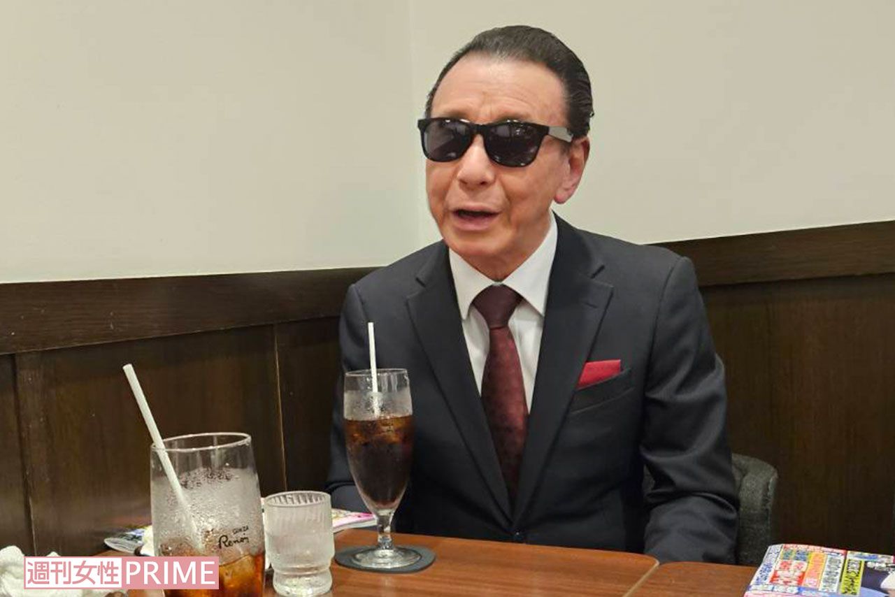 クレーンゲームの攻略法について熱弁するジョニー氏