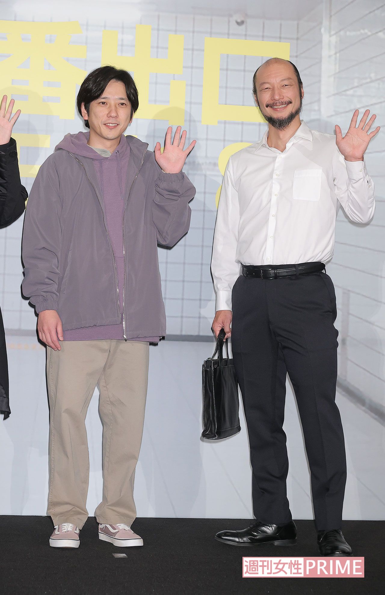 『8番出口』で「歩く男」を演じた河内大和(右)がブレイク。左は二宮和也