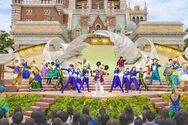 《東京ディズニーシー》外国人グループが“地べた飯”?《キャストはなんで注意し…