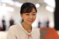 佳子さま、“紅白”のコントラストが映える“上品コーデ”で京都へ、ボブヘアから伸ばし続ける髪型に見えた…