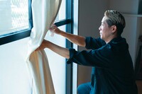 「実は夏が“水拭き”のベストシーズン」結露しやすいサッシも今がチャンス…フォロワー9.6万人整理収納のプロが教える「拭く活」