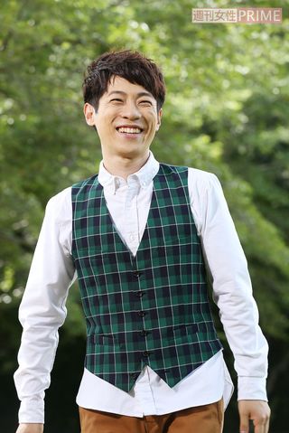 公園での撮影が終わり、思わず安堵の表情に。 撮影／齋藤周造