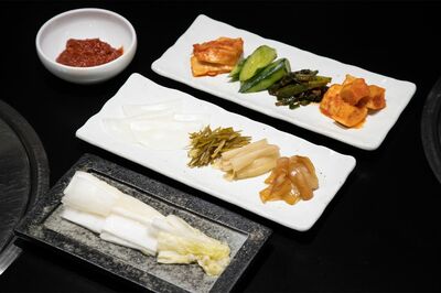 牟さん特製のキムチ。「十分発酵したキムチは、ワインにも合います」（牟さん）　撮影／齋藤周造