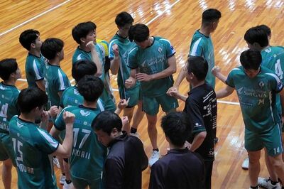 23歳・Vリーグ選手、階段上から通行人に唾を吐く迷惑動画が拡散「社会的常識を著しく逸脱したもの」“契約…