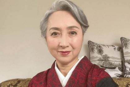 グレイヘアで、もはや別人級の変ぼうぶりの近藤サト