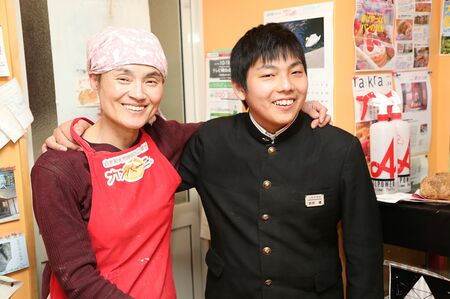 「お母さんはやさしい」と慶君。やわらかくて甘いパンとベーグル類がお気に入り