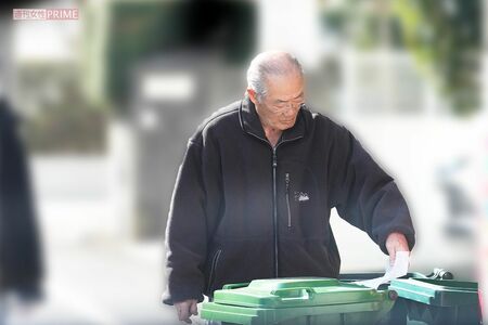 ゴミを出すため自宅から出てきた張本勲