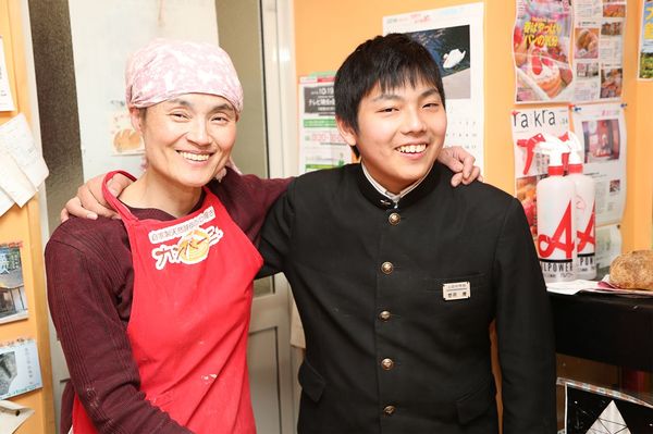 「お母さんはやさしい」と慶君。やわらかくて甘いパンとベーグル類がお気に入り