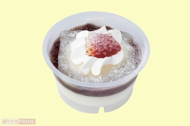 第3位新杵フレッシュ国産苺の大福風パフェ/ナチュラルローソン378円（撮影／矢島泰輔）