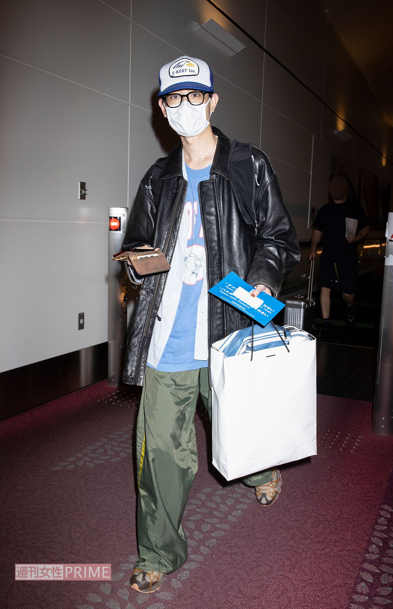 新婚旅行先のロンドンから帰国した菅田将暉（2022年9月）