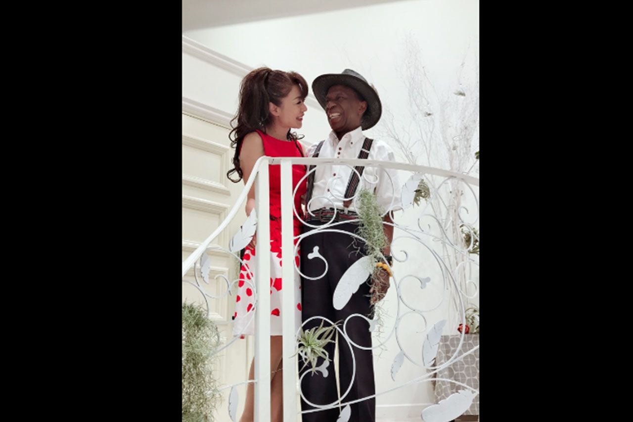 幸せそうに見つめ合うふたり